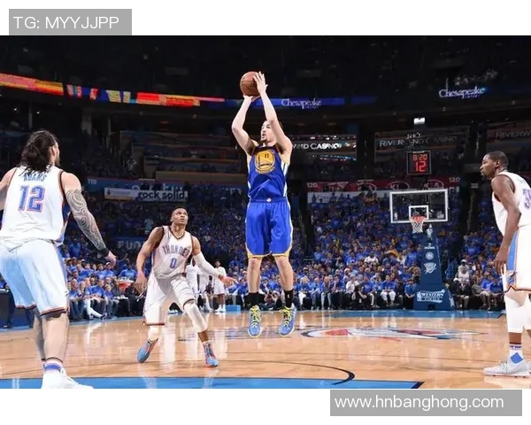 汤普森领衔勇士对决公牛球队的精彩较量与赛场瞬间回顾